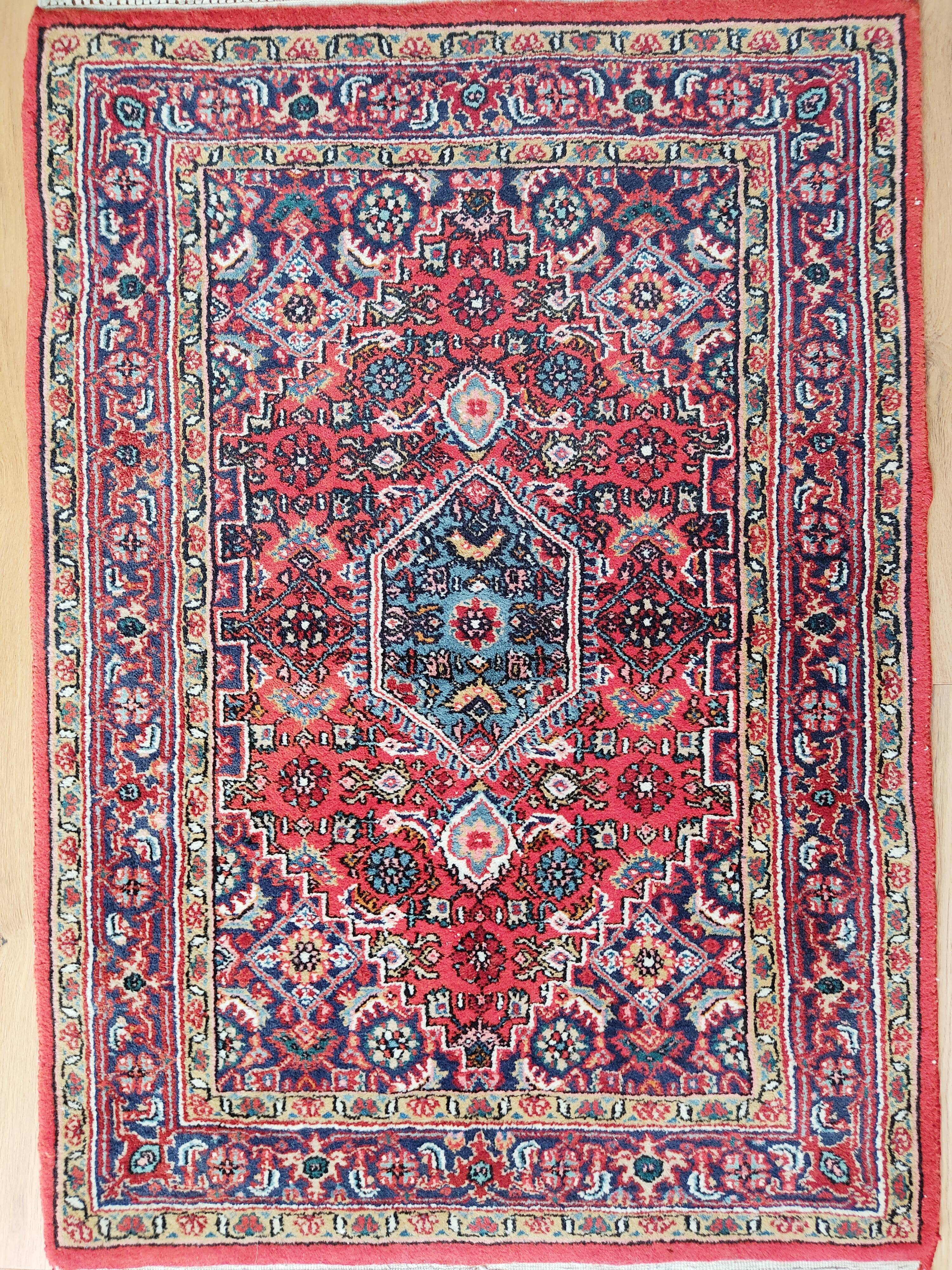 oriental carpet 104 x 73 cm