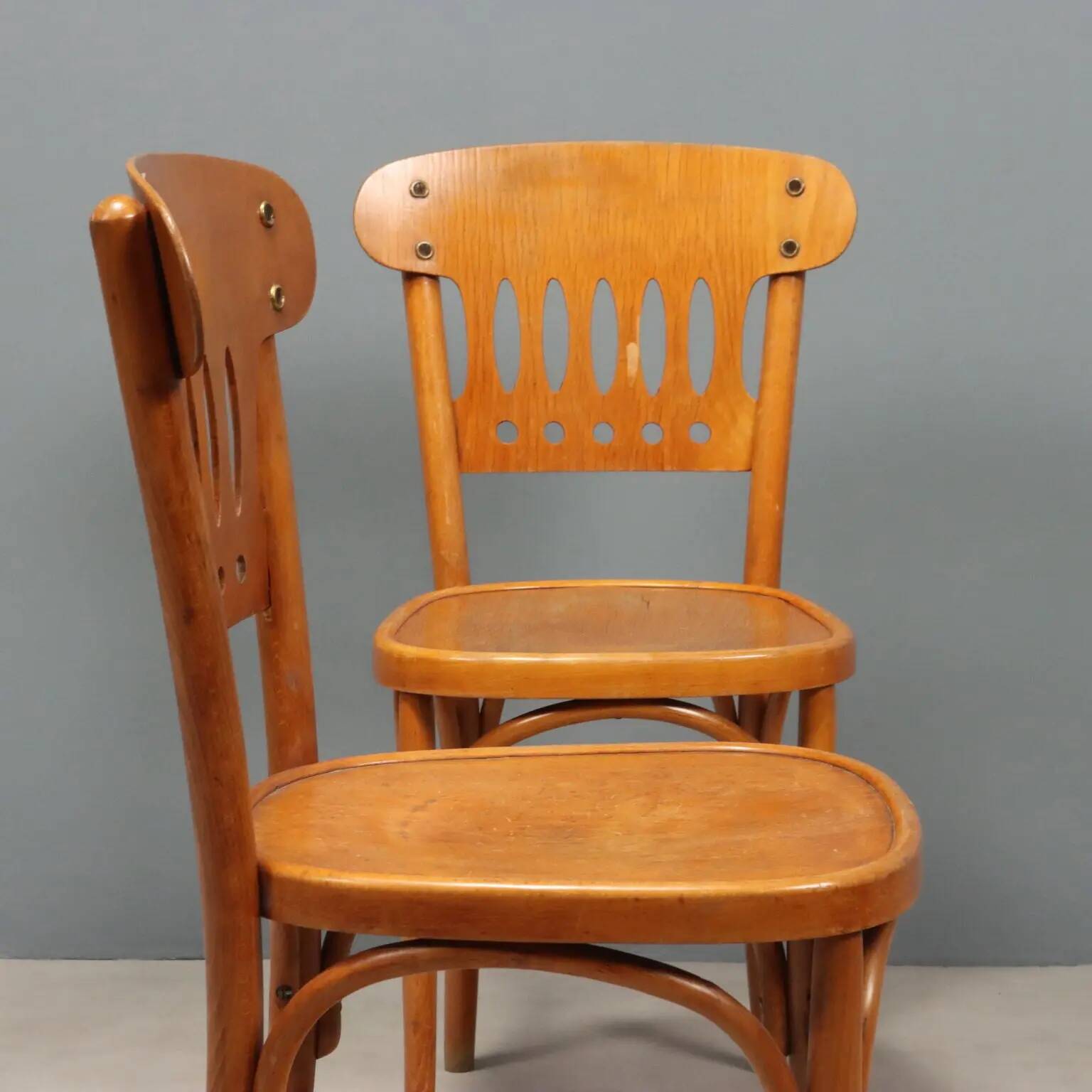 Paire de chaises en hêtre courbé