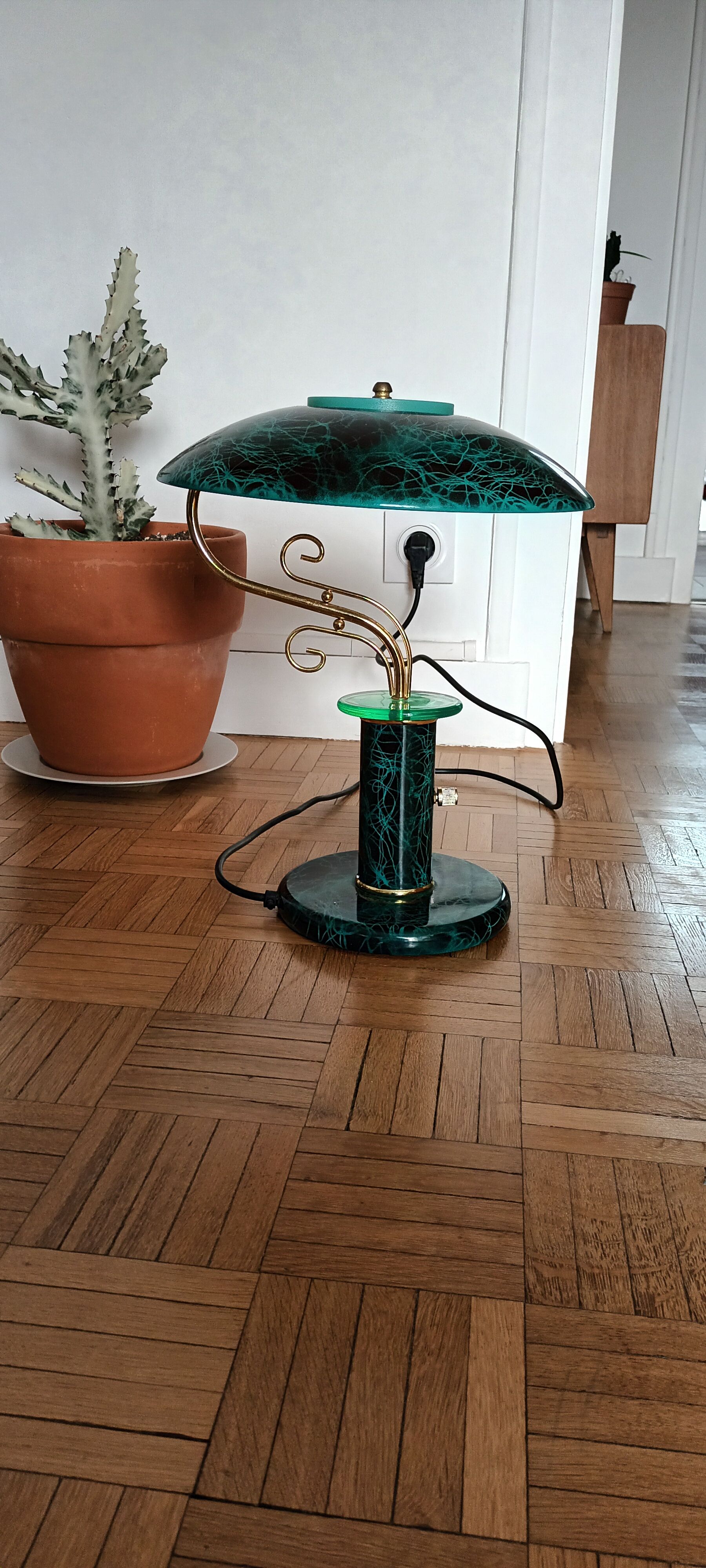 Vintage liner mushroom lamp