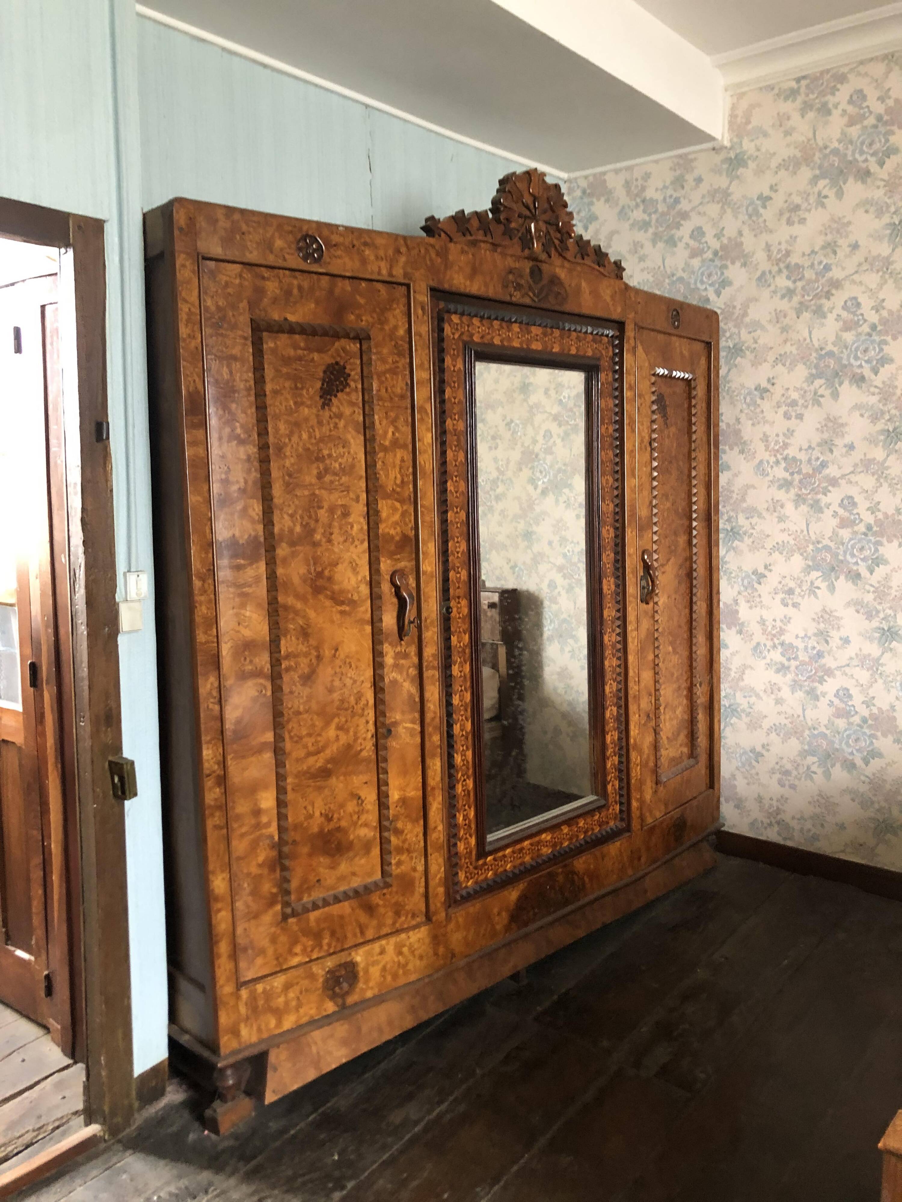 Unique model craftsman's cabinet, cabinetmaker's cabinet, 3-door cabinet, French marquetry furniture