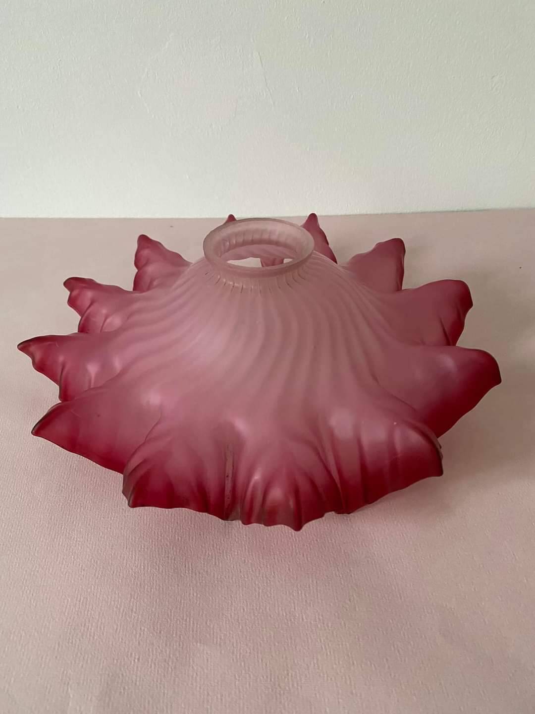 Abat-jour en forme mouchoir en verre de couleur violine