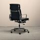 Chaise de bureau Charles & Ray Eames EA219 en chrome et cuir noir, Vitra