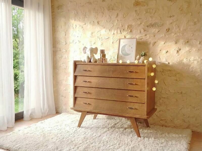 Vintage slanted commode with tapered legs from the 1960s in golden oak.