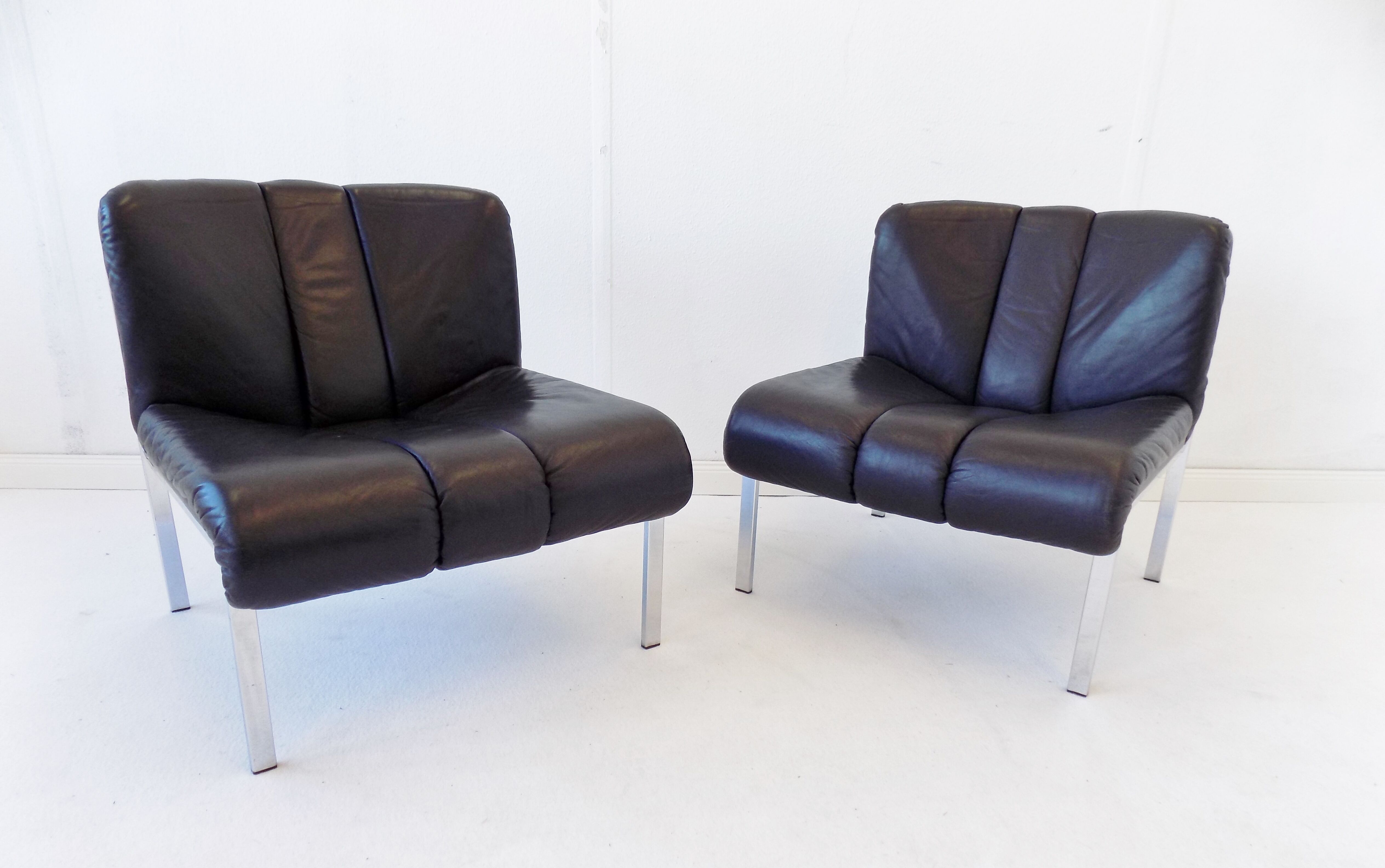 Girsberger Eurochair set of 2 black leather lounge chairs