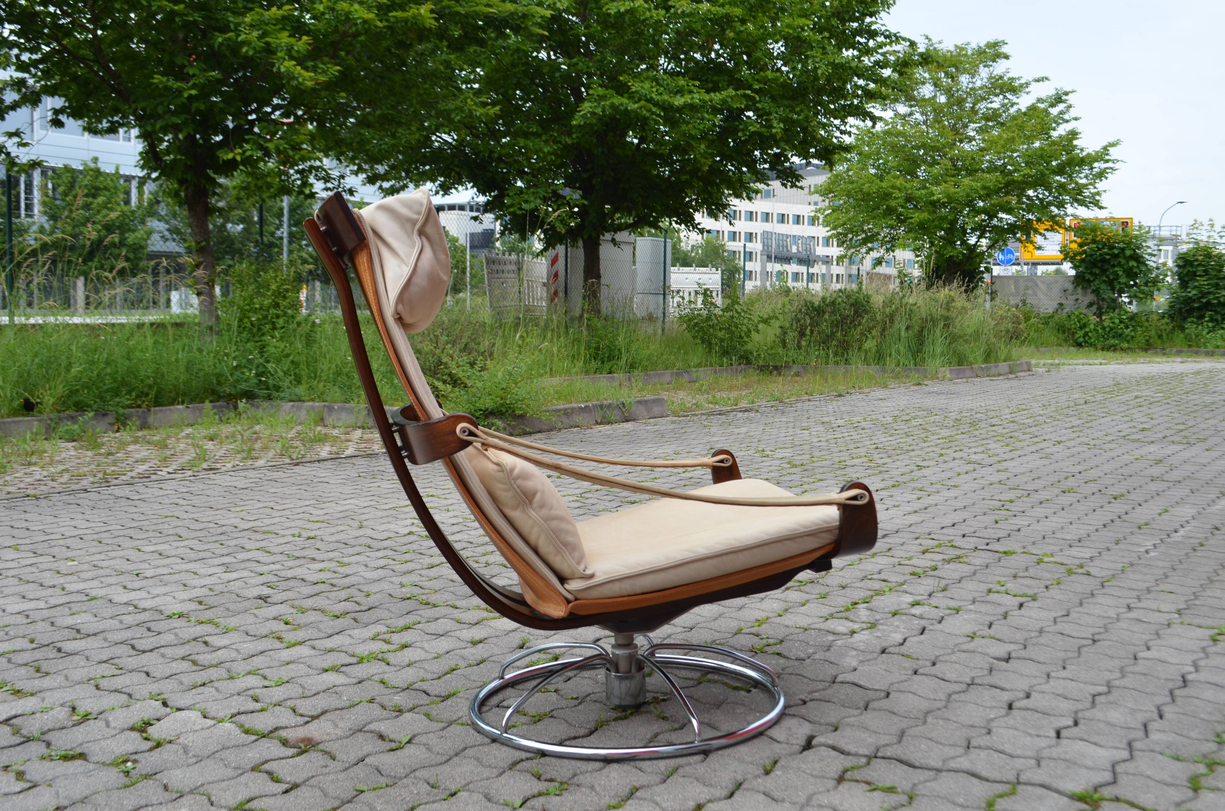 Ake fribytter for nelo sweden swivel leather lounge chair
