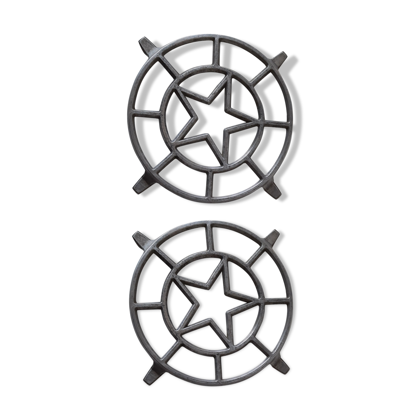 Paire de dessous de plat anciens vintage en métal aluminium motif étoile