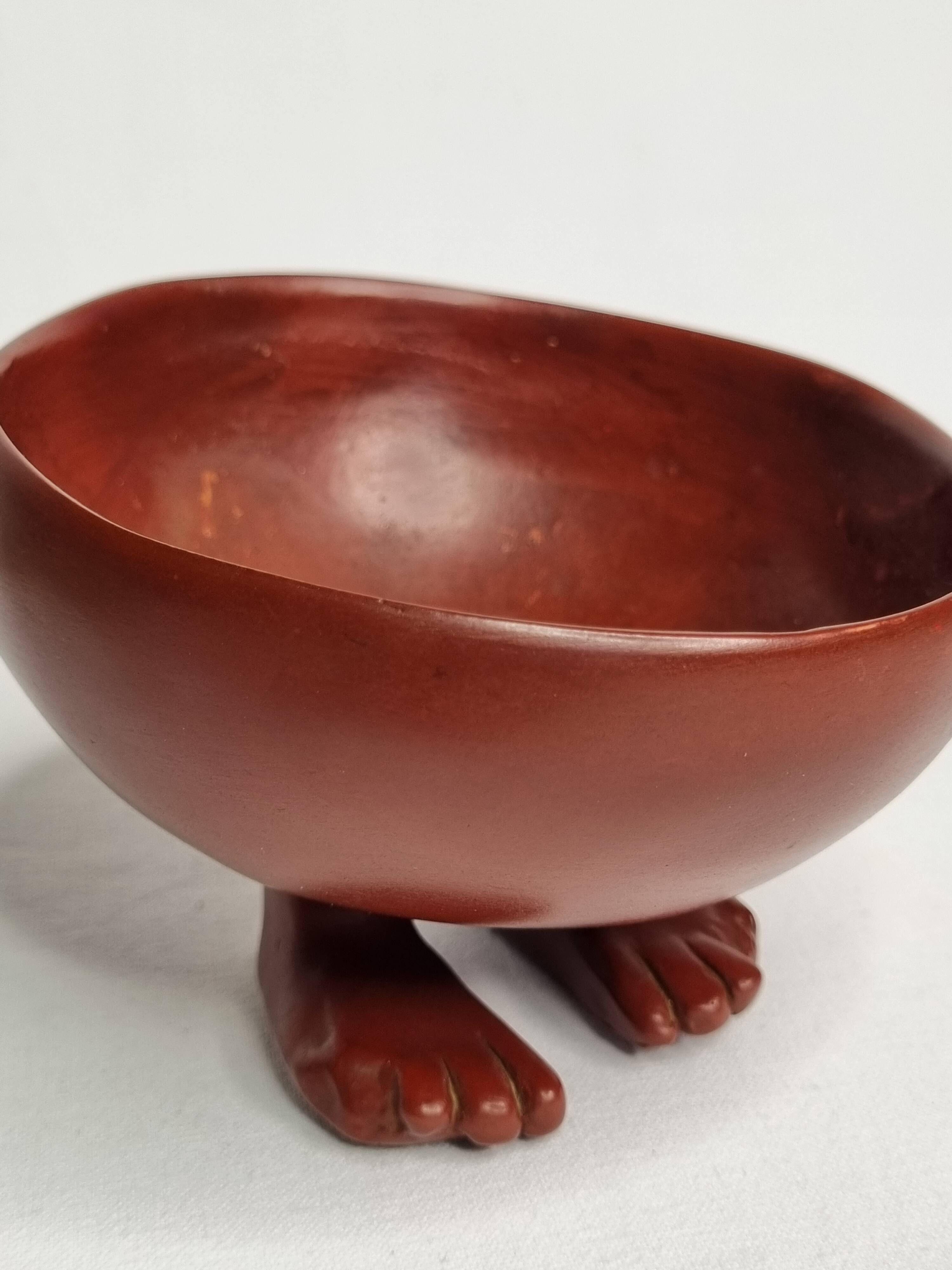 Empty pocket, Egyptian offering bowl "on feet" known as Nagada, 12 cm