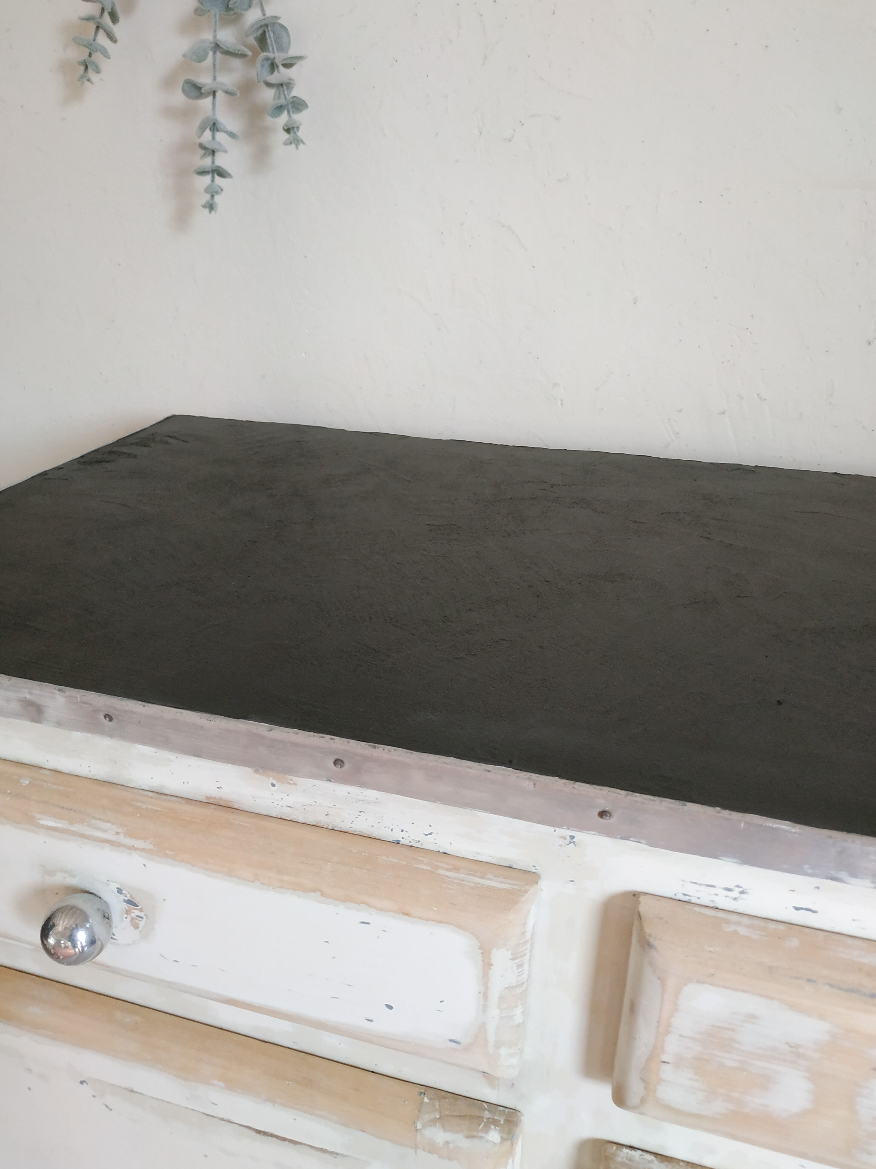 Buffet mado low patinated renovated concrete tray