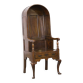 Chaise d'agnelage anglaise ancienne à capuchon du XVIIIe siècle, de forme particulière.