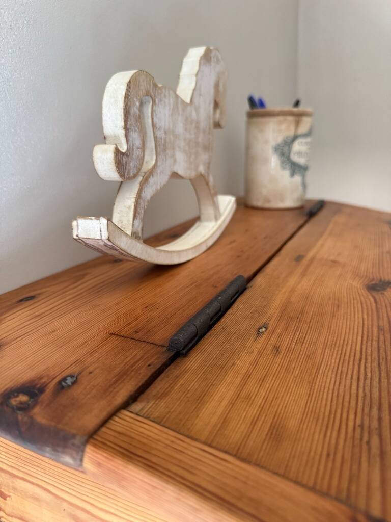 Teacher's desk