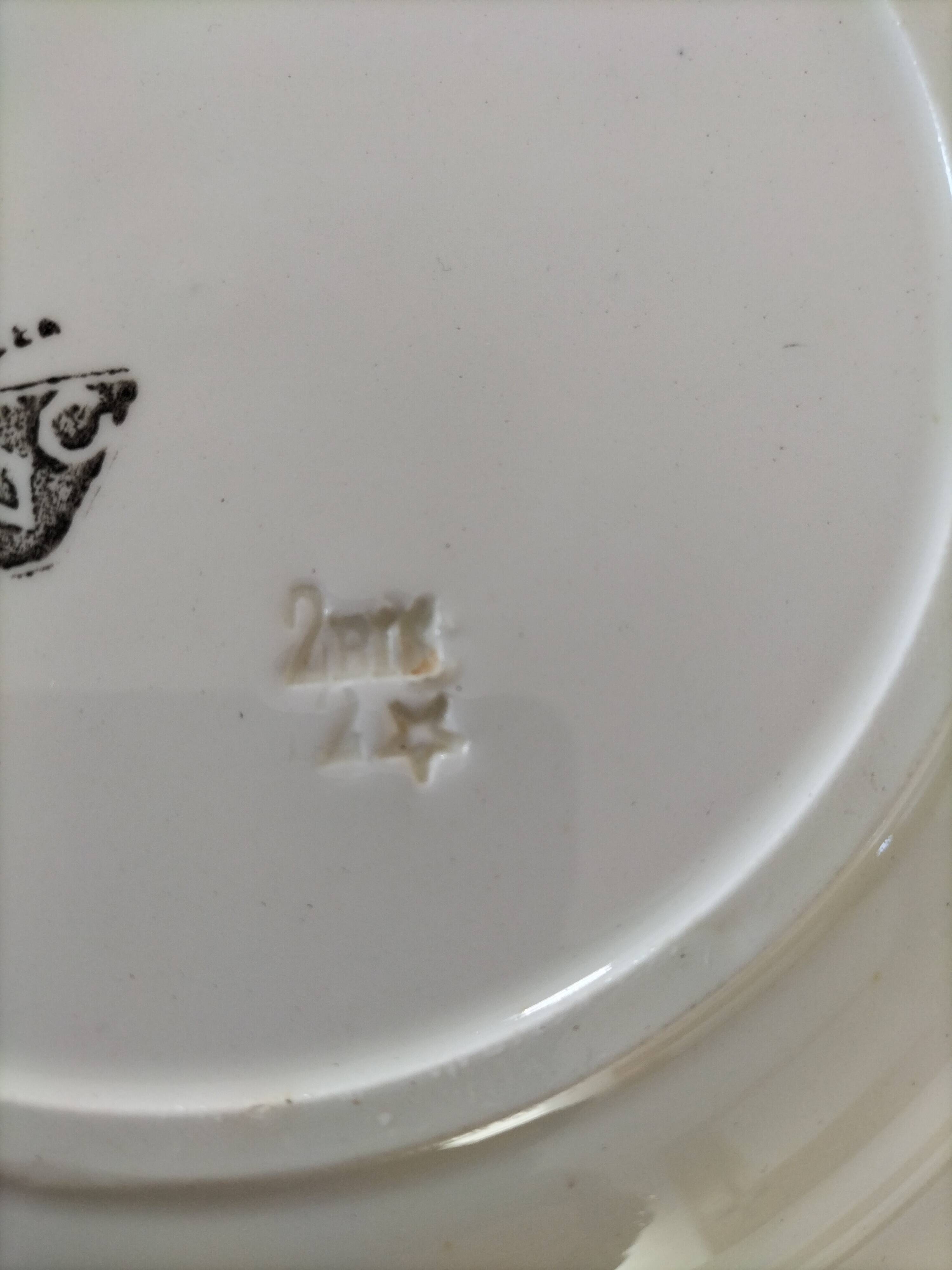 Dish decorated with apricot basket, Badonviller earthenware factory