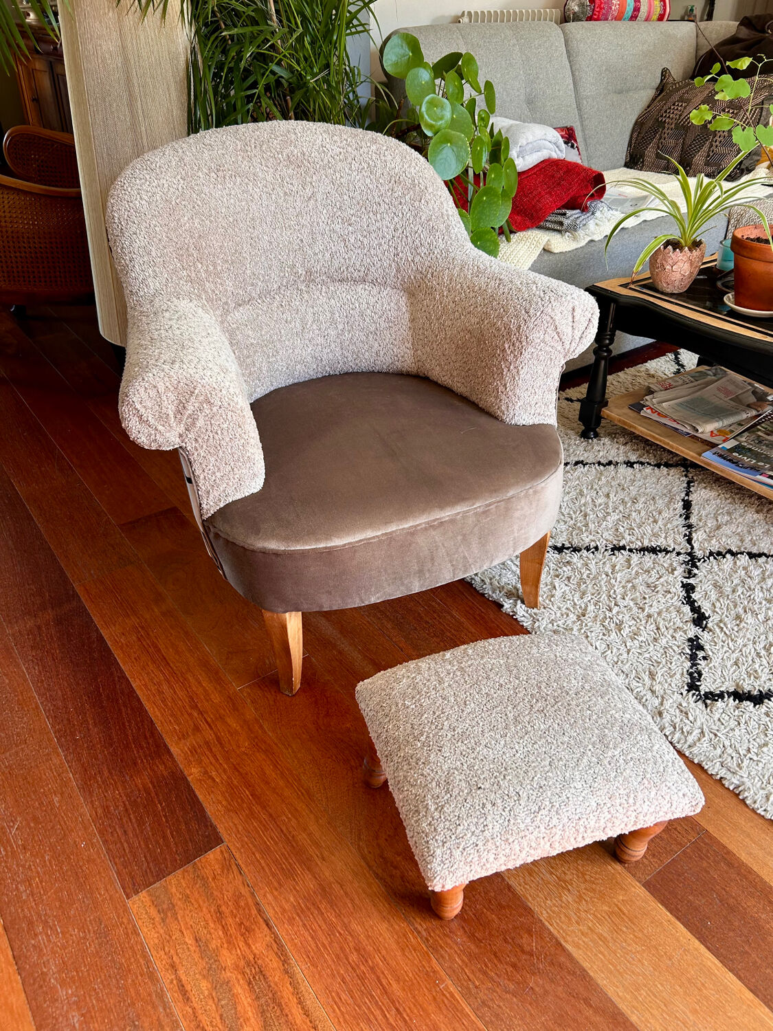 Pair of beige bouclette fabric frog chairs and their footrest.