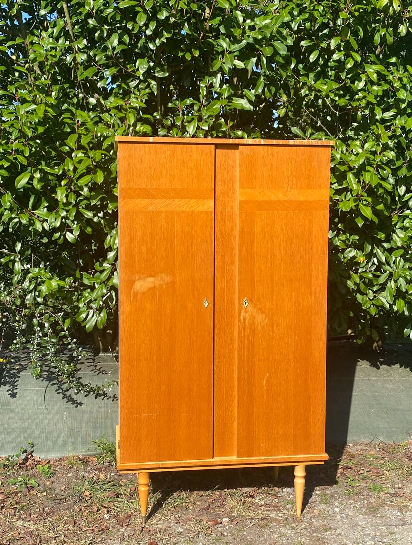 Armoire vintage