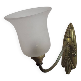 Vintage art deco wall light in opaline and brass