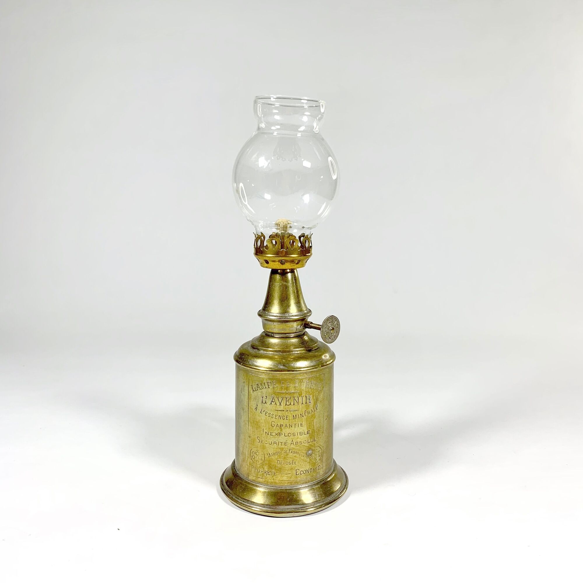 Pigeon L'Avenir style gasoline lamp in brass fully restored