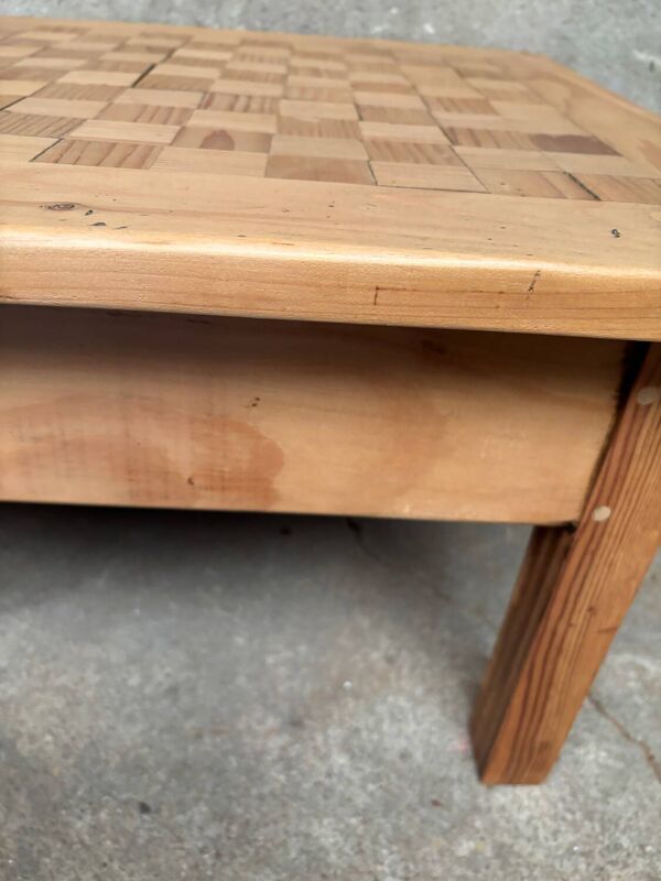 Table basse originale ancienne en bois blond doré