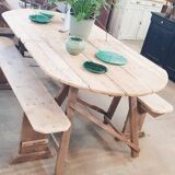 Table ancienne sur tréteaux