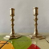 Paire d'anciens bougeoirs en laiton