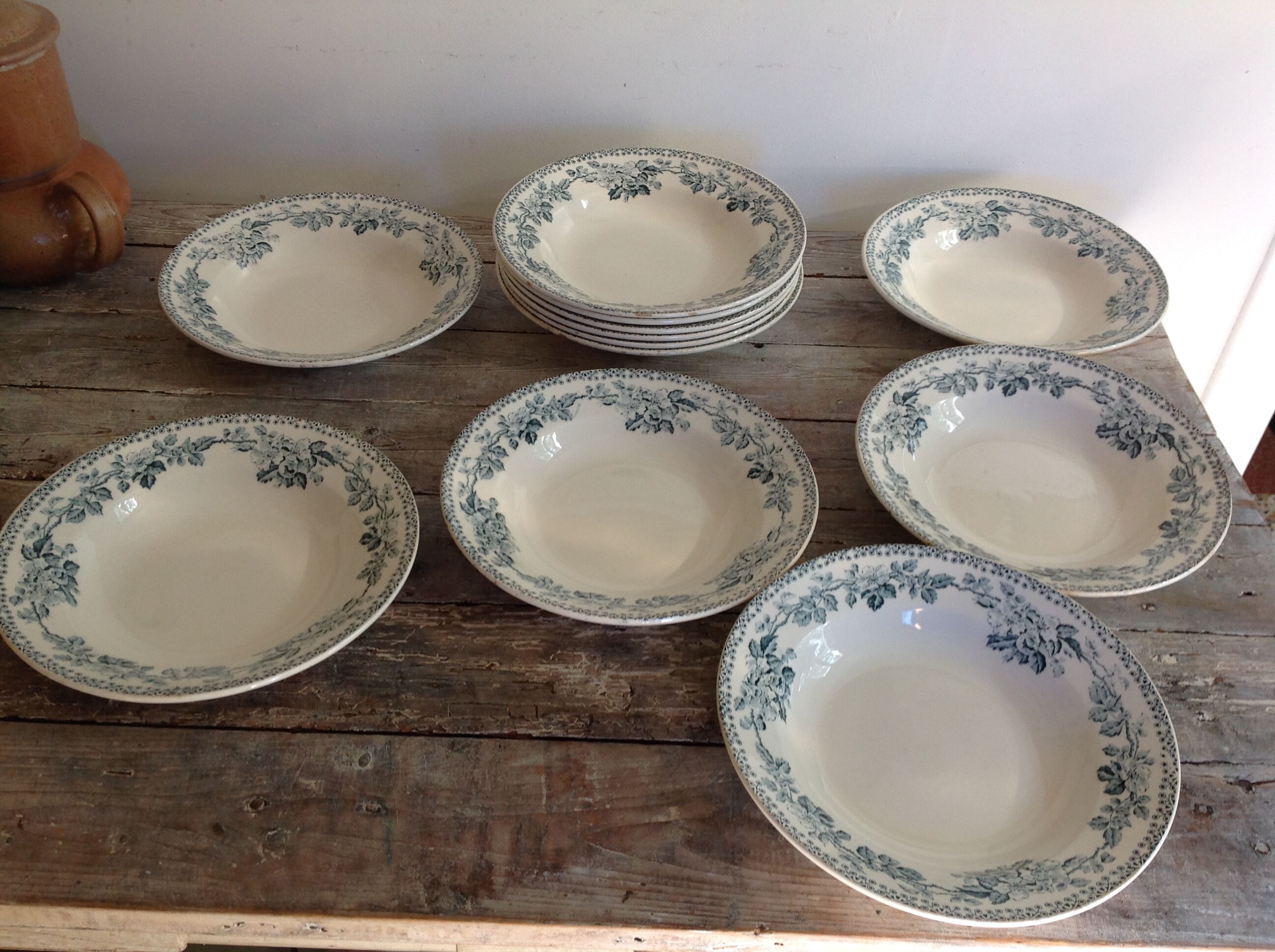 Set of 12 deep terre de fer plates