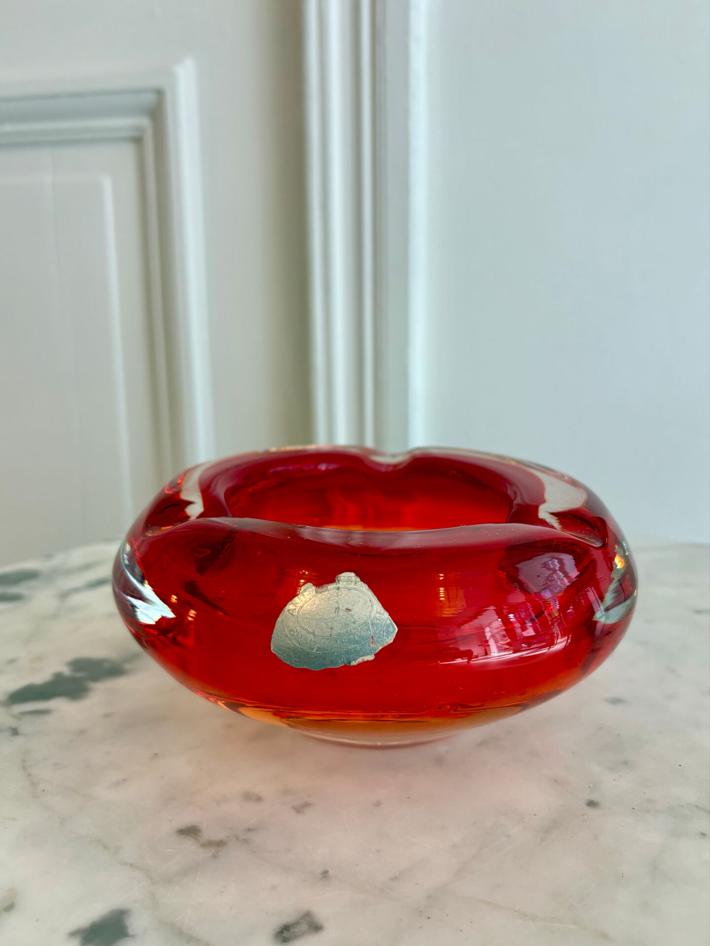 Cendrier bicolore en verre soufflé – Braine-le-Comte
