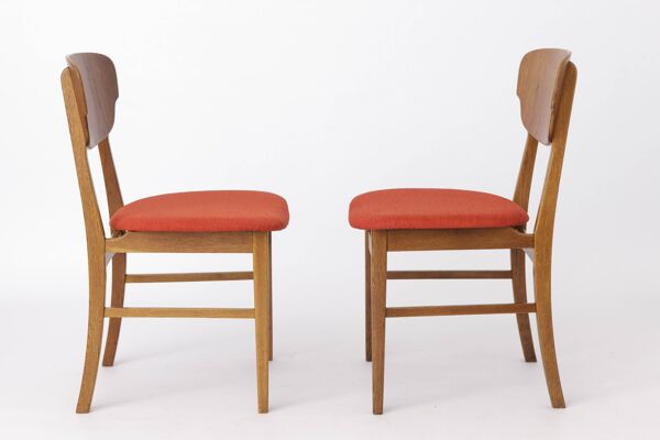 2 des 6 chaises de salle à manger vintage des années 1960 - Teck et chêne, design danois