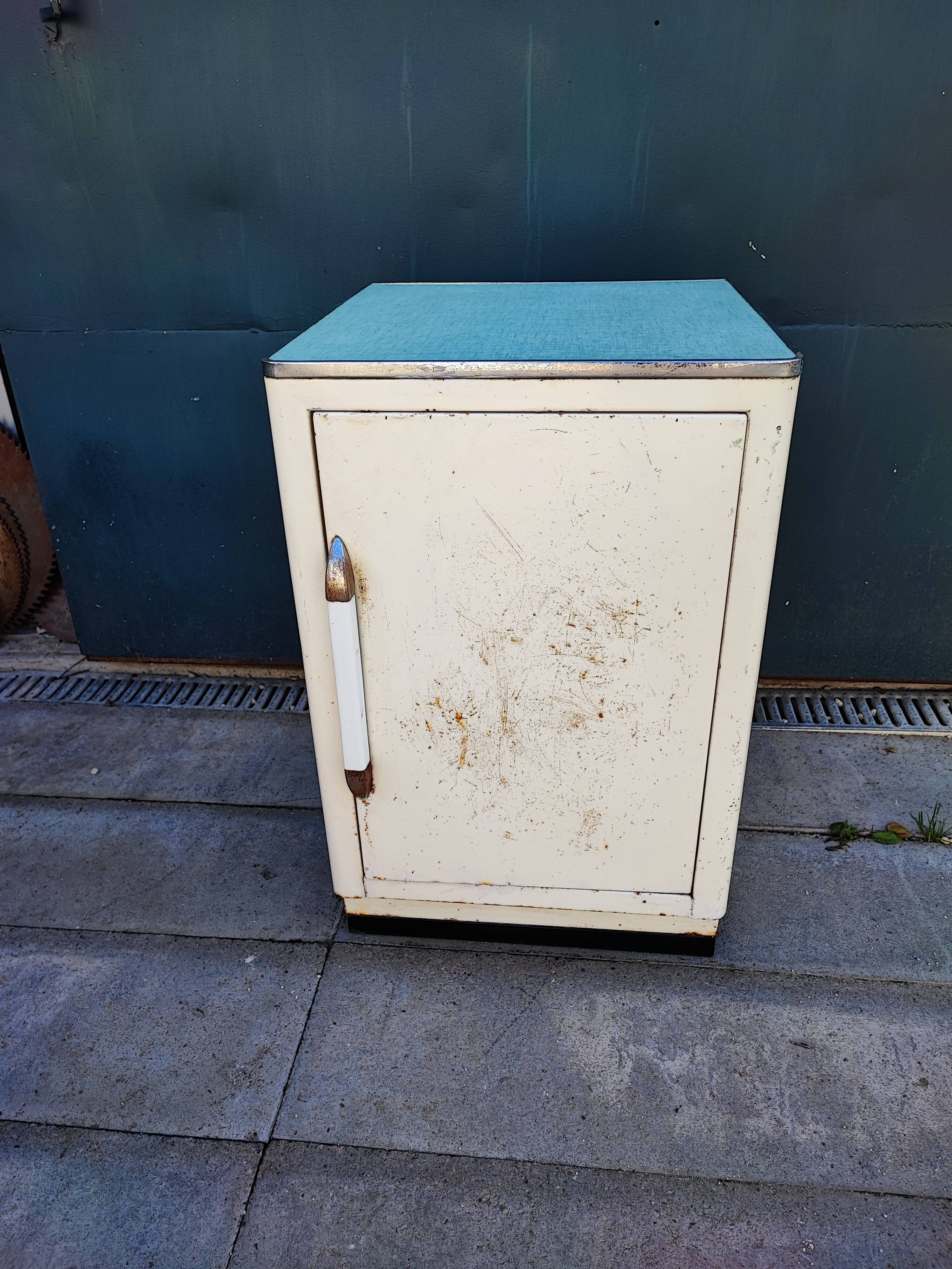 Meuble armoire de cuisine métallique