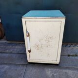 Meuble armoire de cuisine métallique