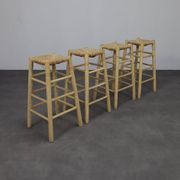 Ensemble de 4 tabourets de bar en bois et rotin, années 1970