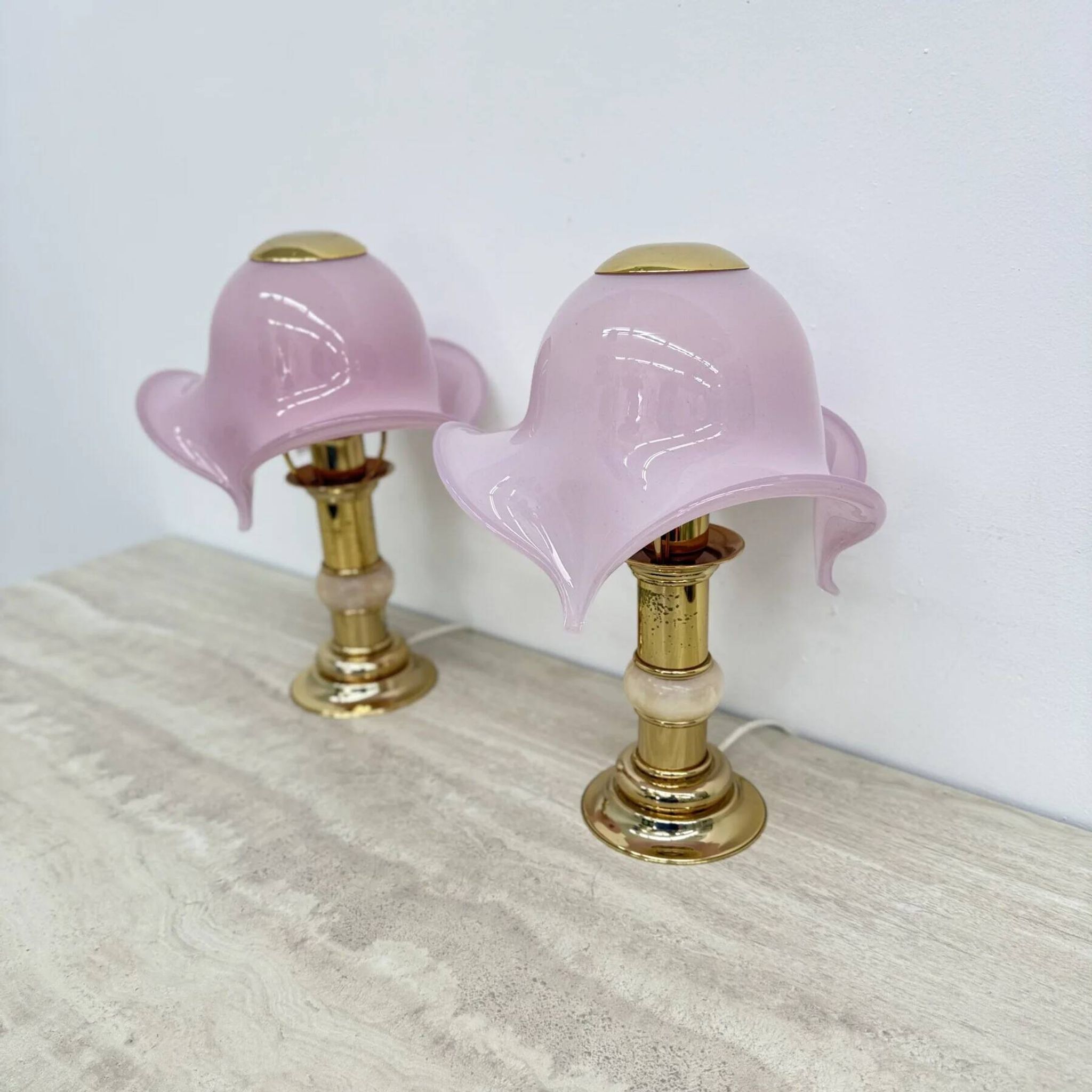 Set of 2 pink Murano glass table lamps with alabaster detail, 1970s