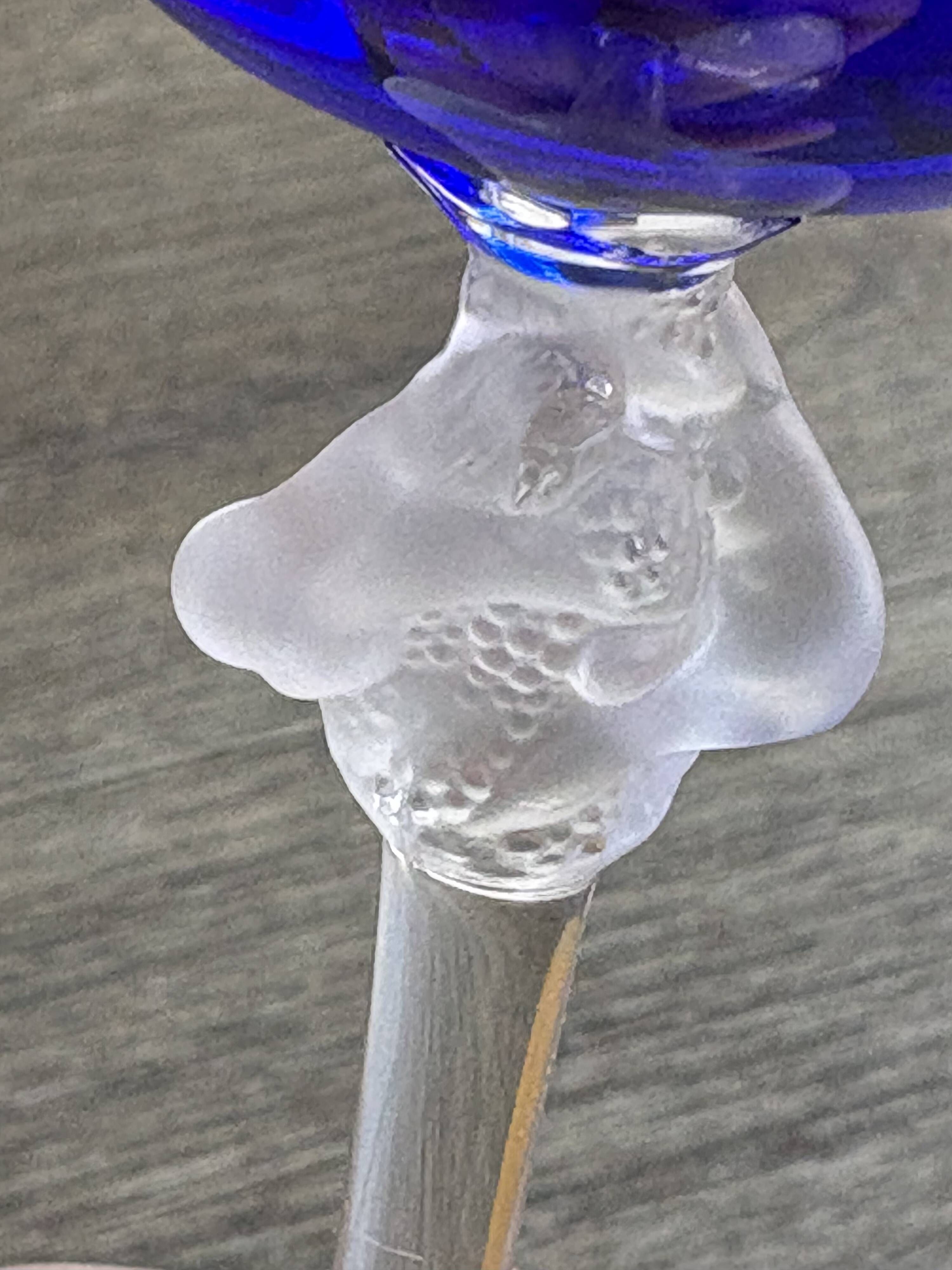 Verre Lalique modèle Roxanne bleu indigot