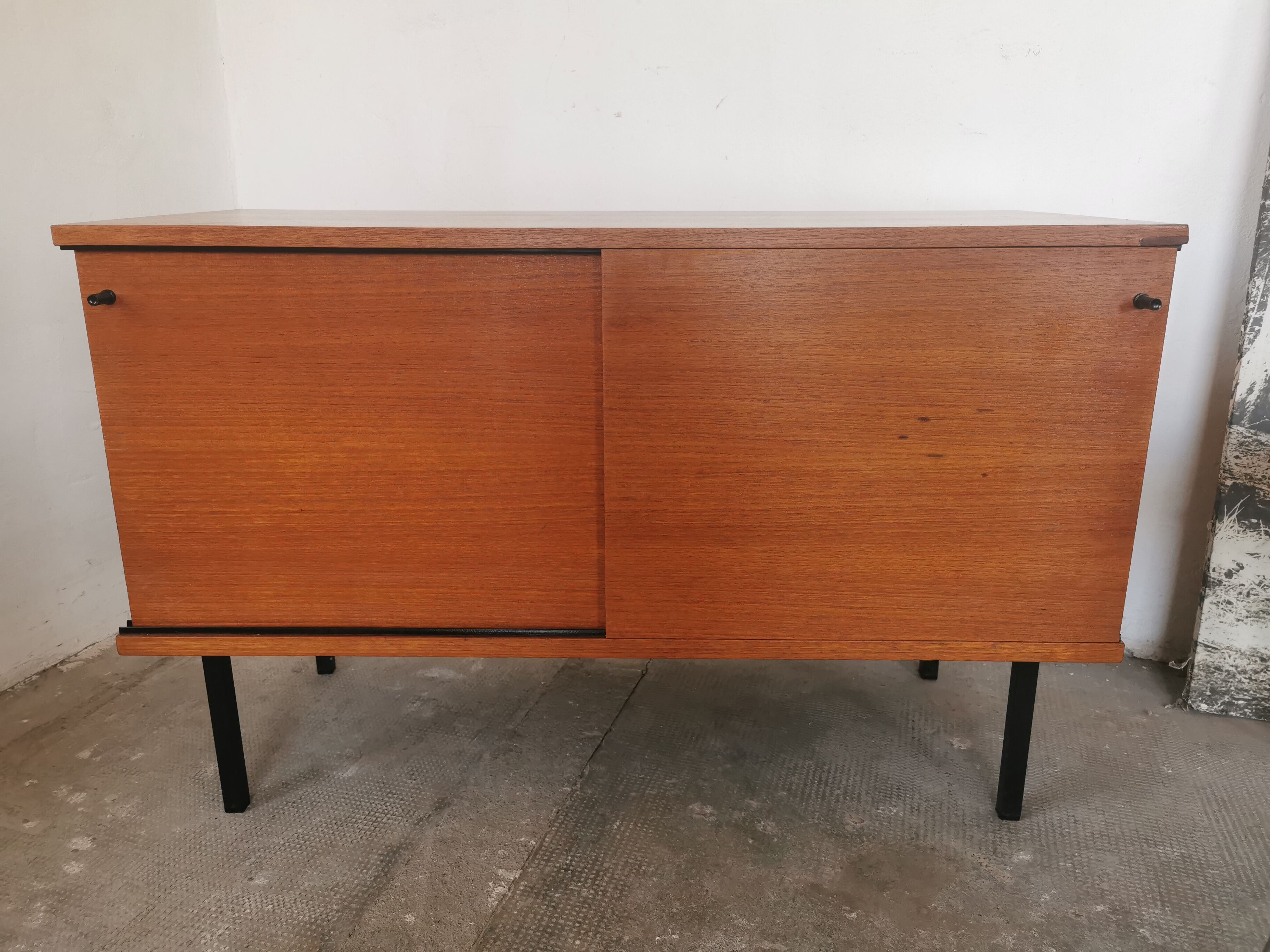 Buffet portes coulissantes en teck de Gunther Renkel pour Rego