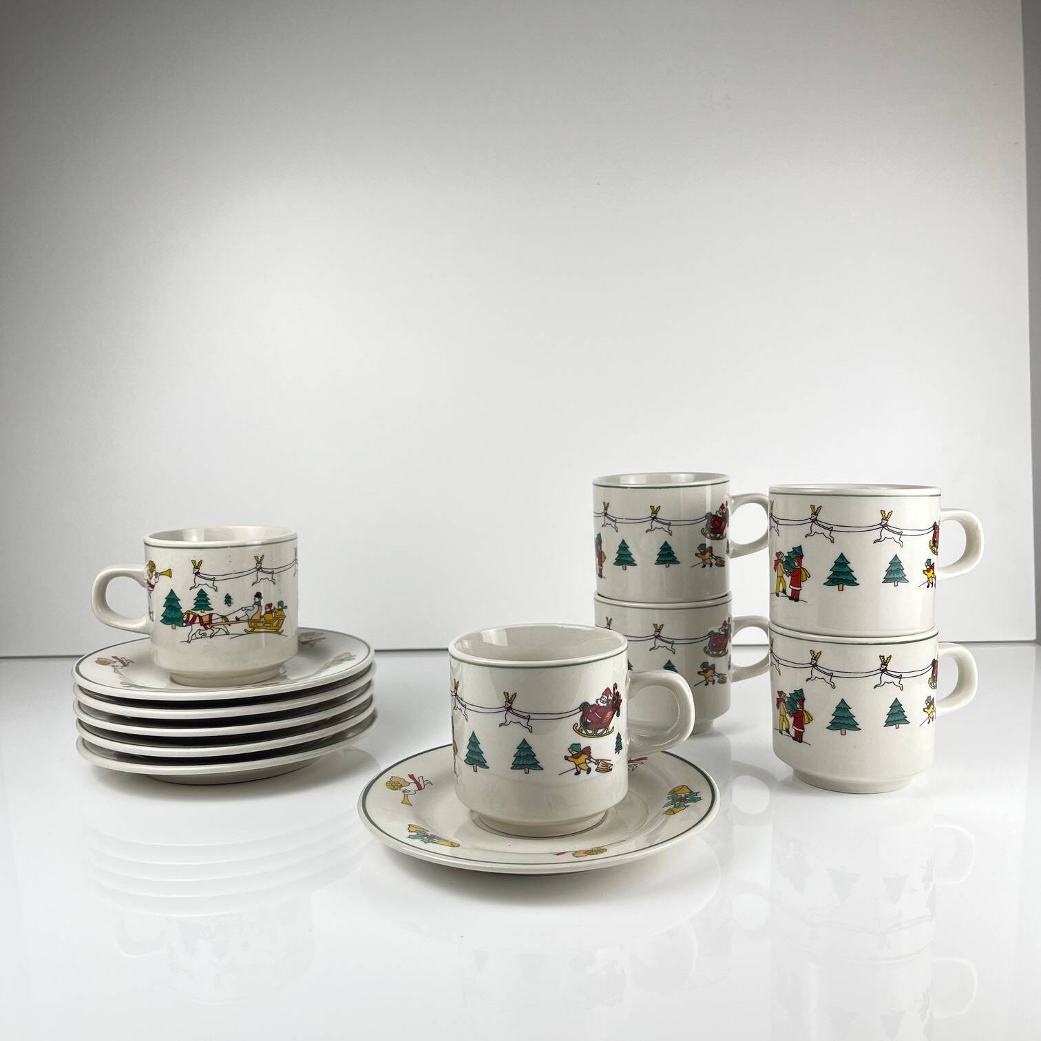 Set of 6 Christmas coffee/tea cups, 1980