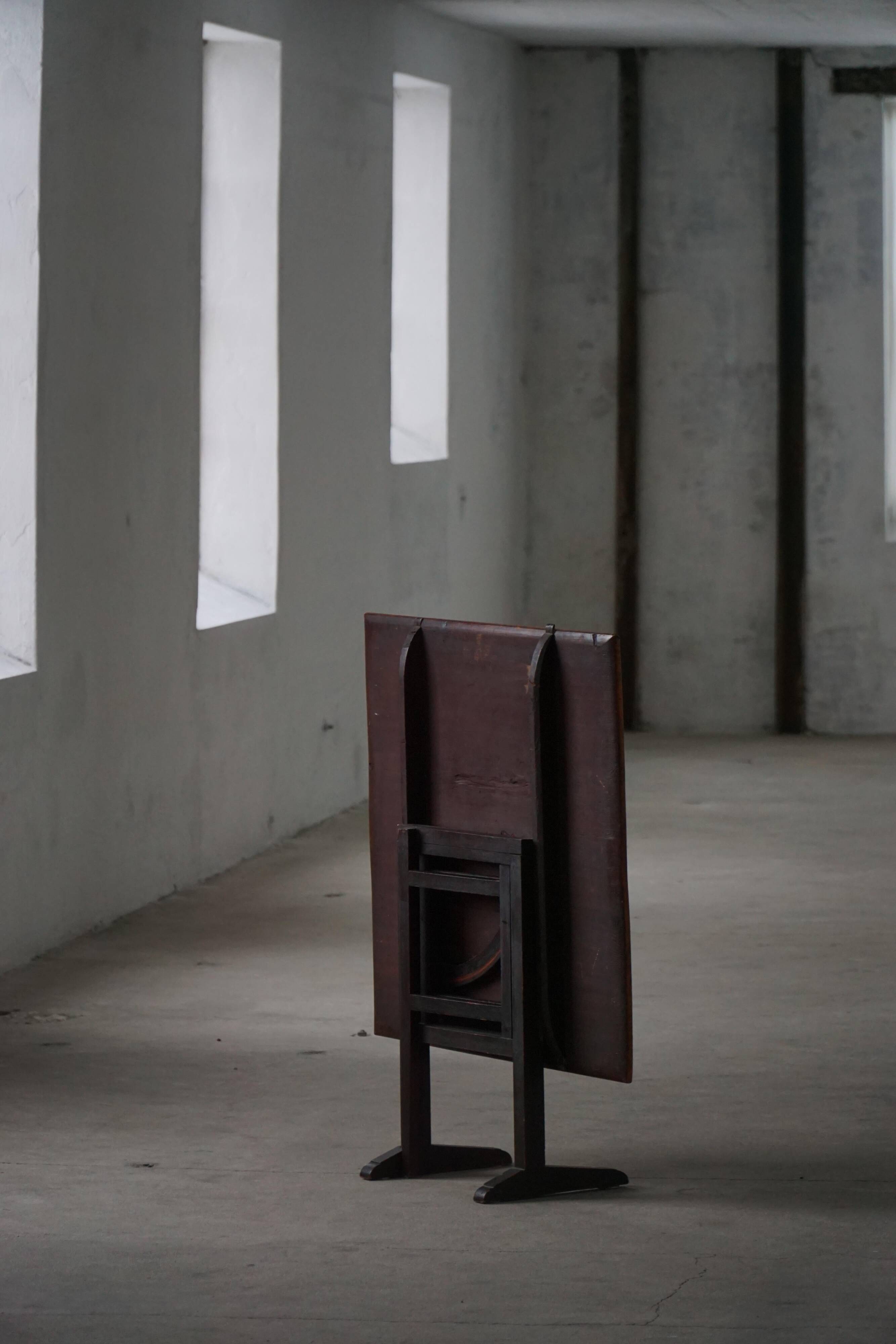 Antique Swedish table with a tilting top from the early 19th century in birch, 1800-1850s.