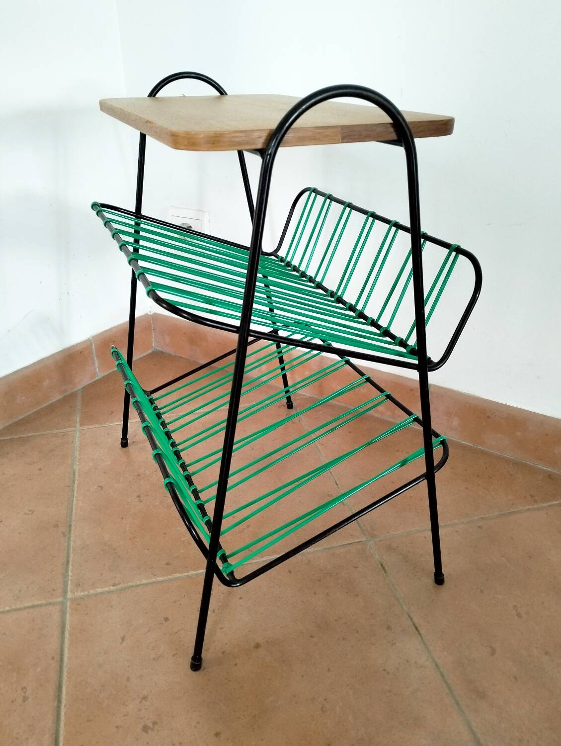 Side table, metal and wood magazine rack