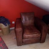 Square club armchair