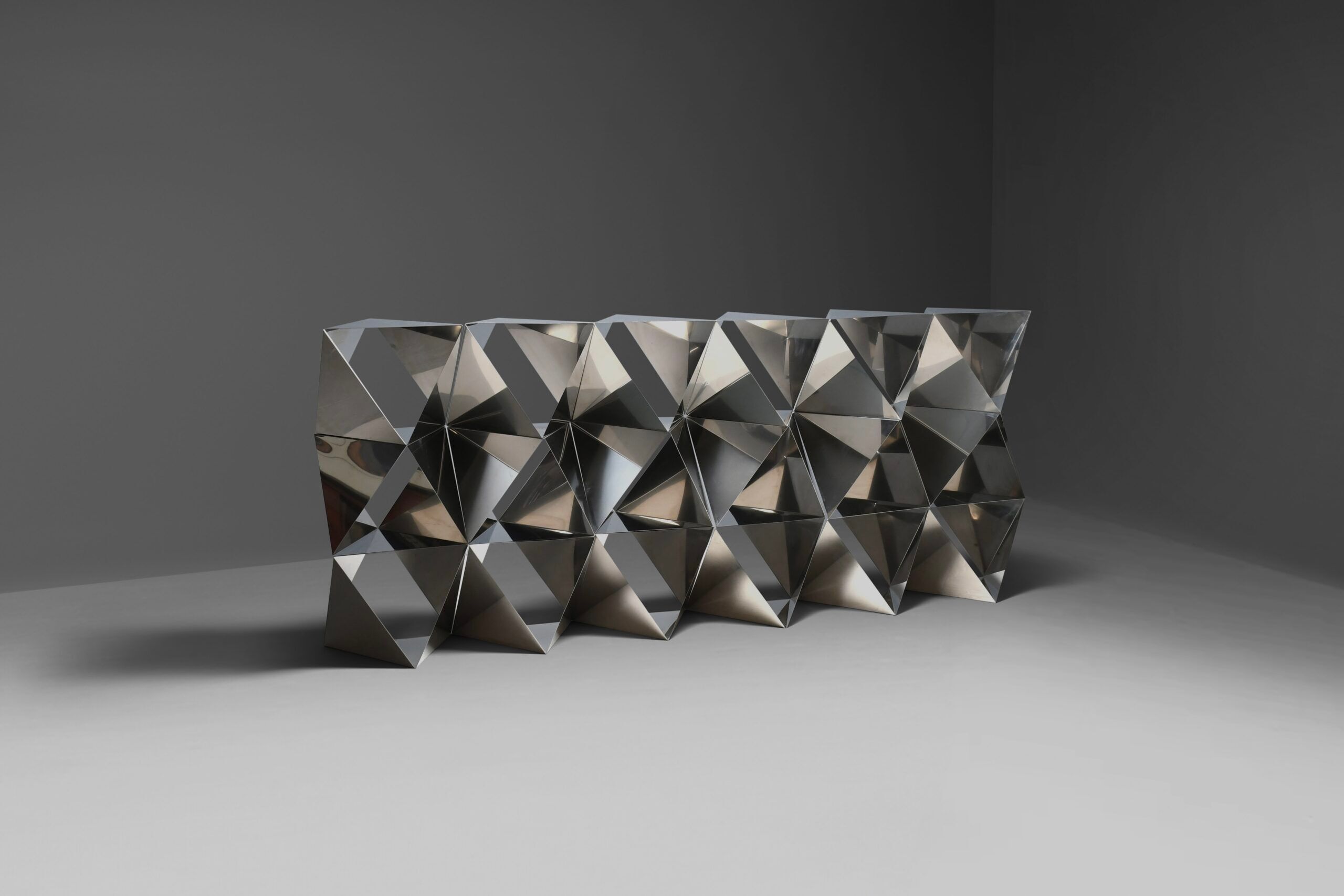 Séparateur de pièce / bibliothèque en acier inoxydable par Manfredo Massironi pour Arrmet