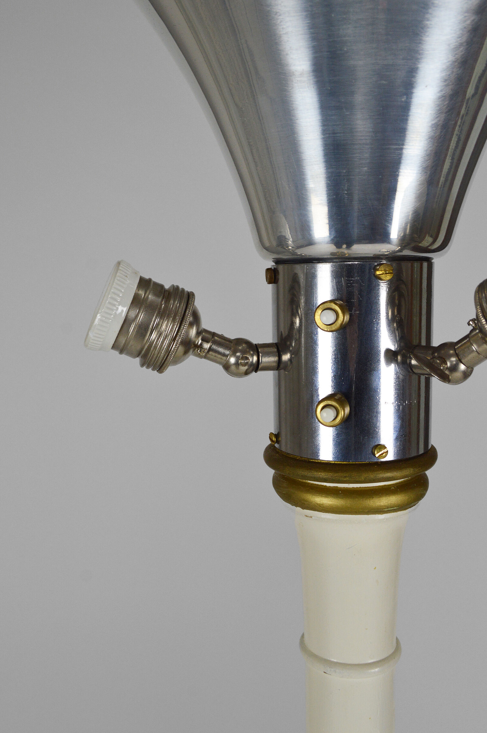 Art Deco floor lamp in white and gilded painted wood, 1925