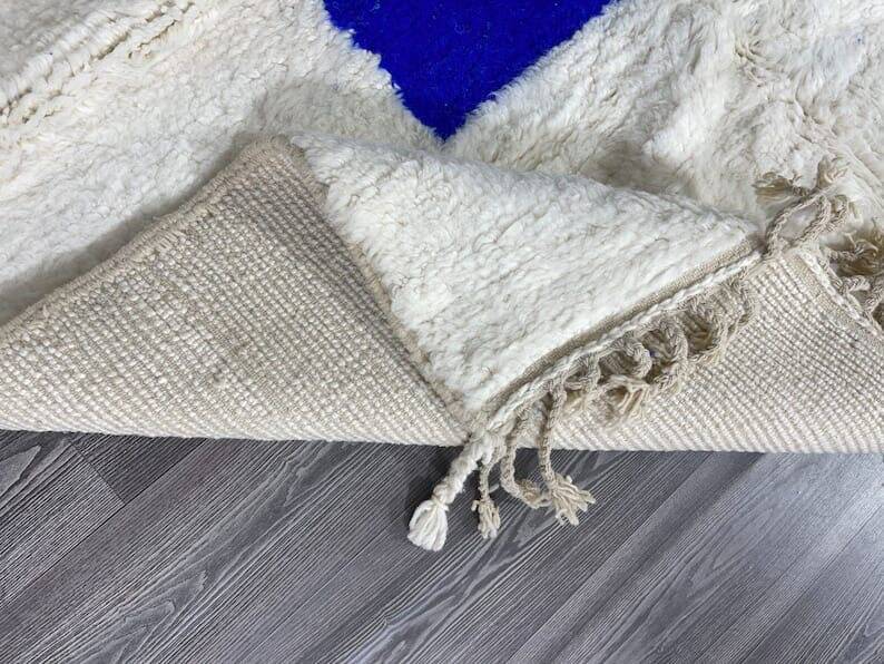 Handmade pure wool rug, size 150 x 250 cm.