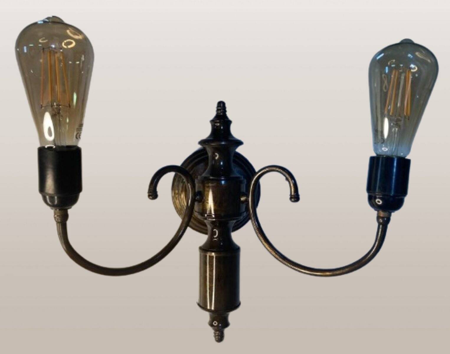 Lámpara de pared vintage de latón dorado, años 60