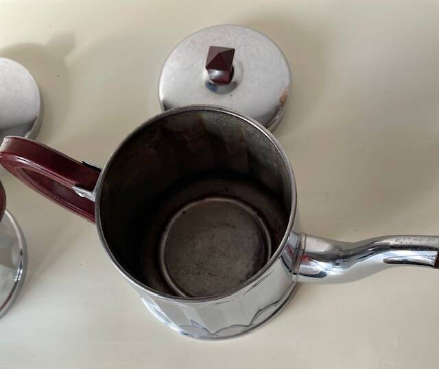 Art Deco sugar bowl and jug duo