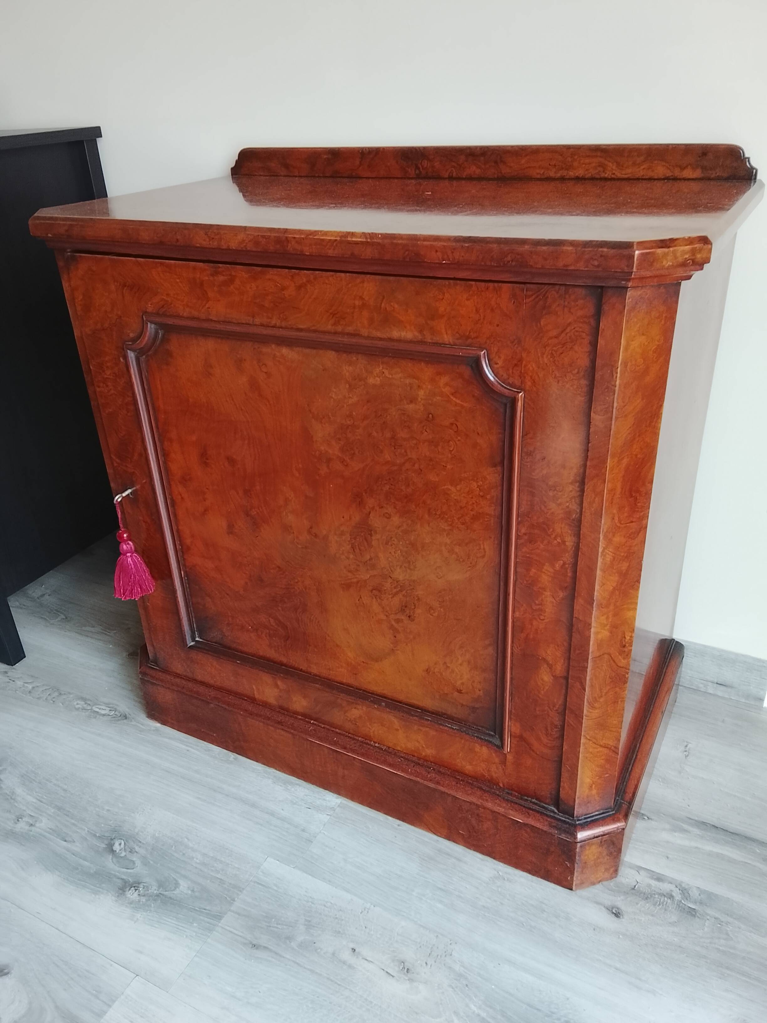 Beautiful small antique buffet in polished walnut.