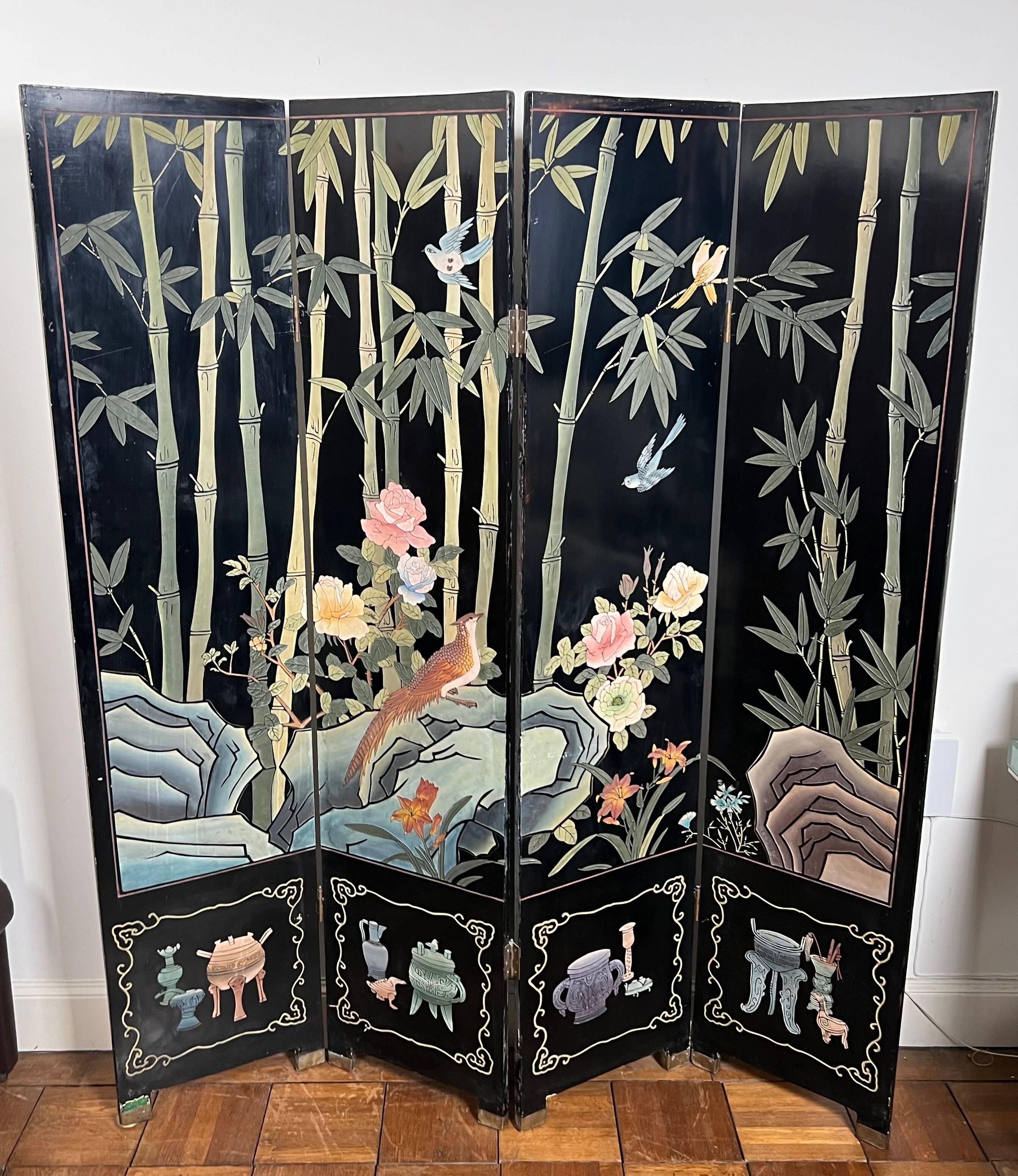 Chinese lacquered screen with decorations of birds and bamboo. Chinese work. Around 1950.