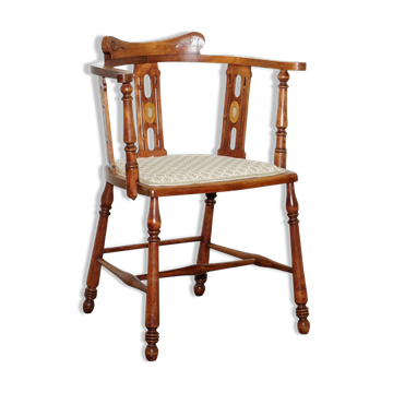 Edwardian walnut chair with a curved backrest and mother-of-pearl inlay in the Arts and Crafts style.