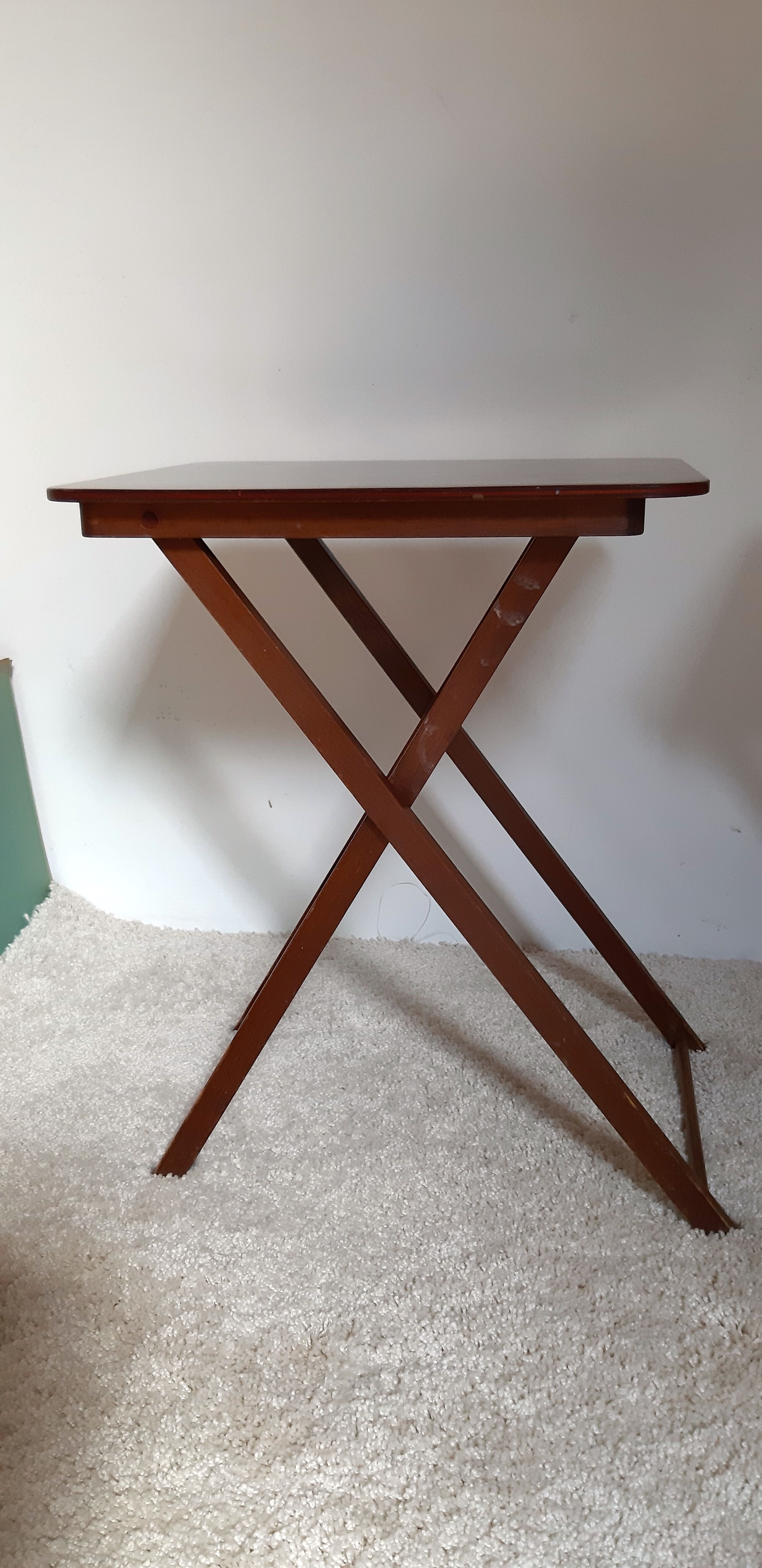 Paire de petites tables pliantes