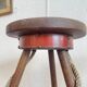 Paire de tabourets de bar, bois et cuir, vers 1950
