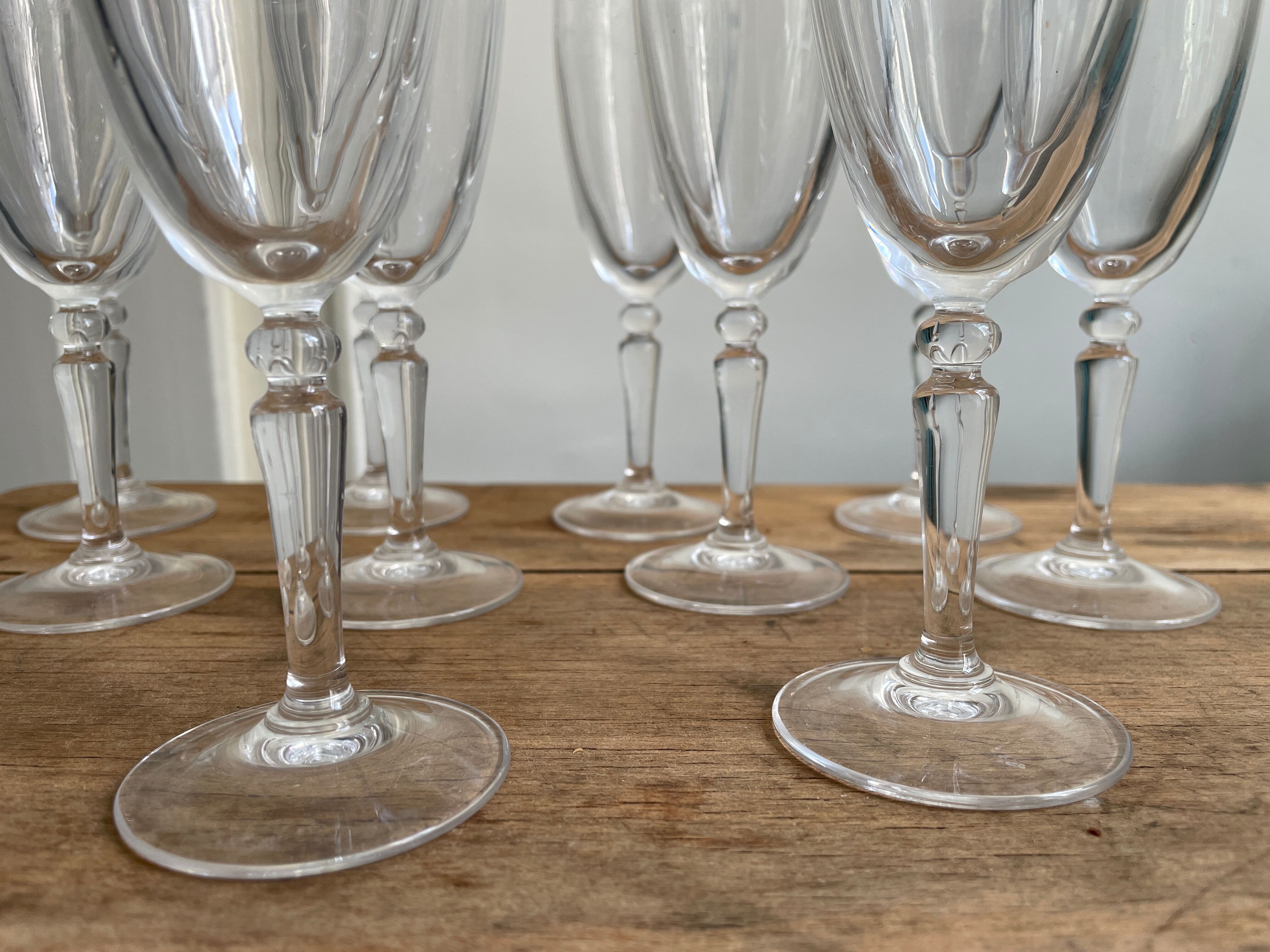 Set of 10 antique champagne glasses in engraved crystal
