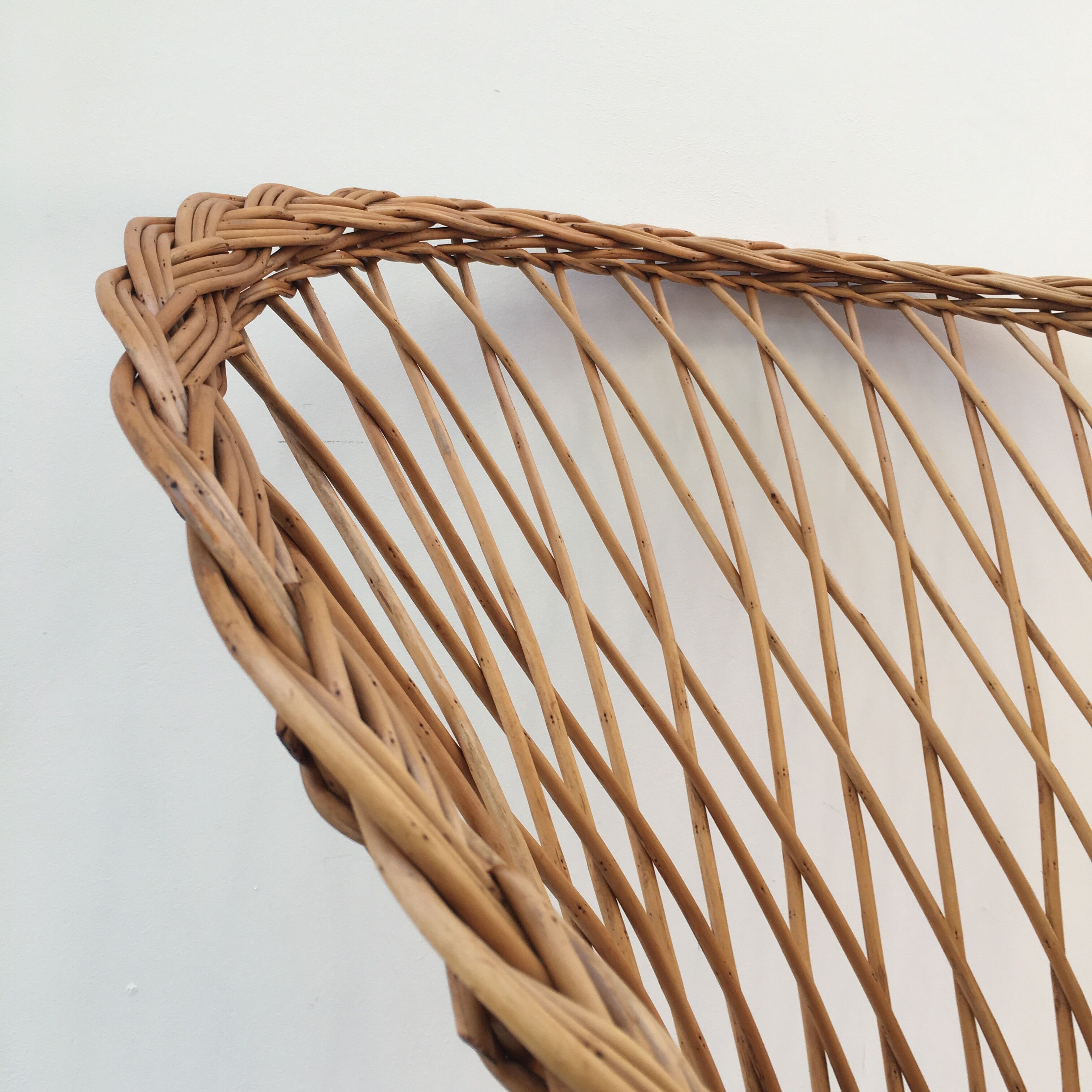 Braided wicker throne armchair