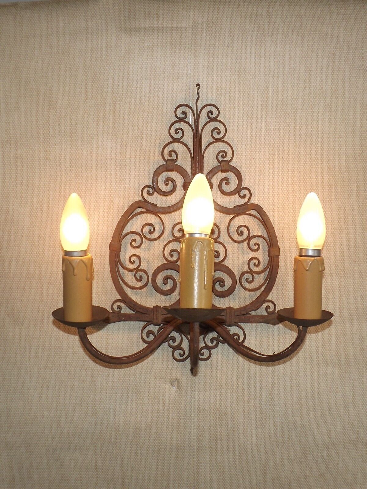 French triple wall sconce in wrought iron, early 20th century.
