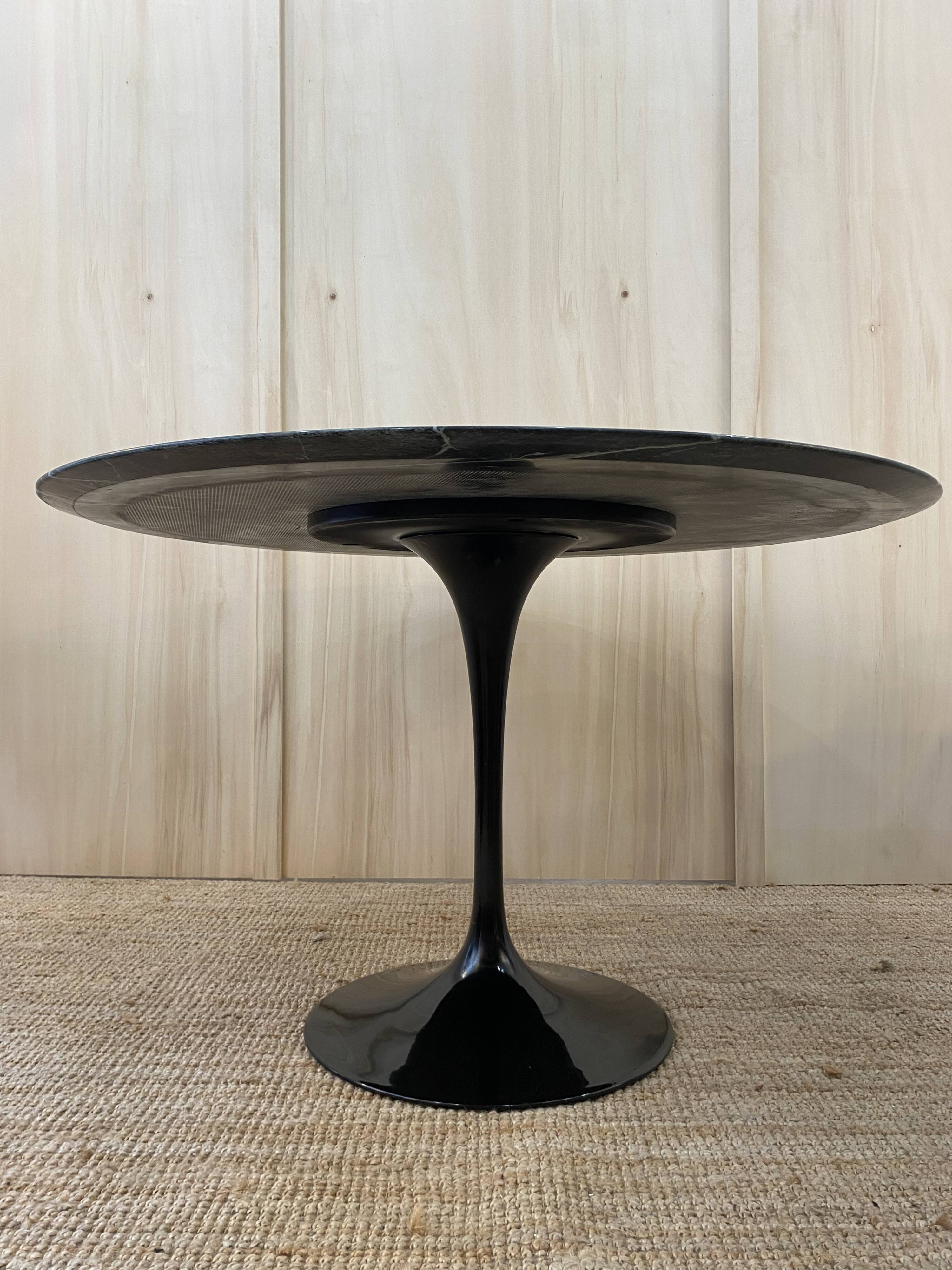 KNOLL round TULIP table in marble by Eero Saarinen