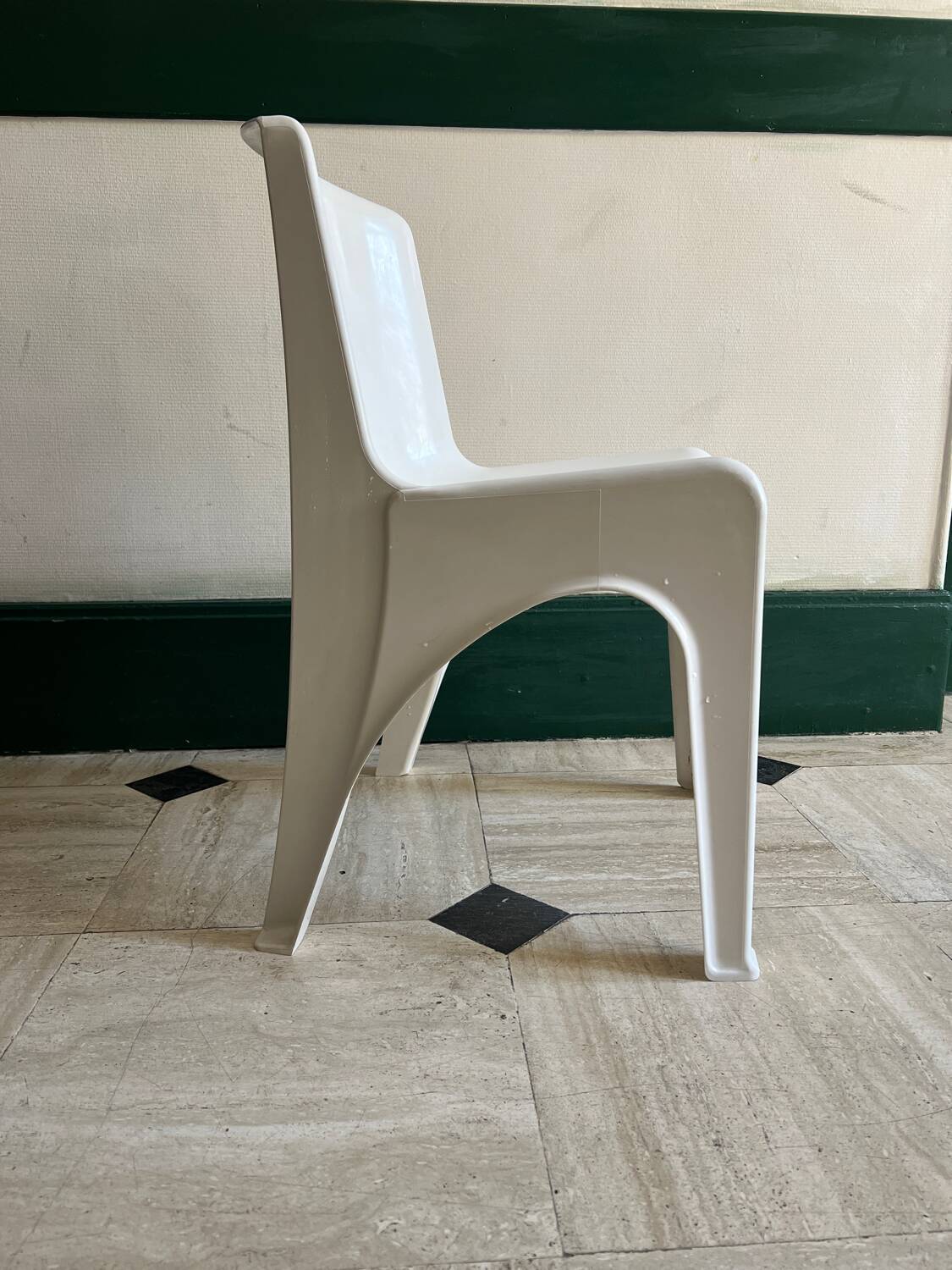 Gilac 1970 design monobloc chair